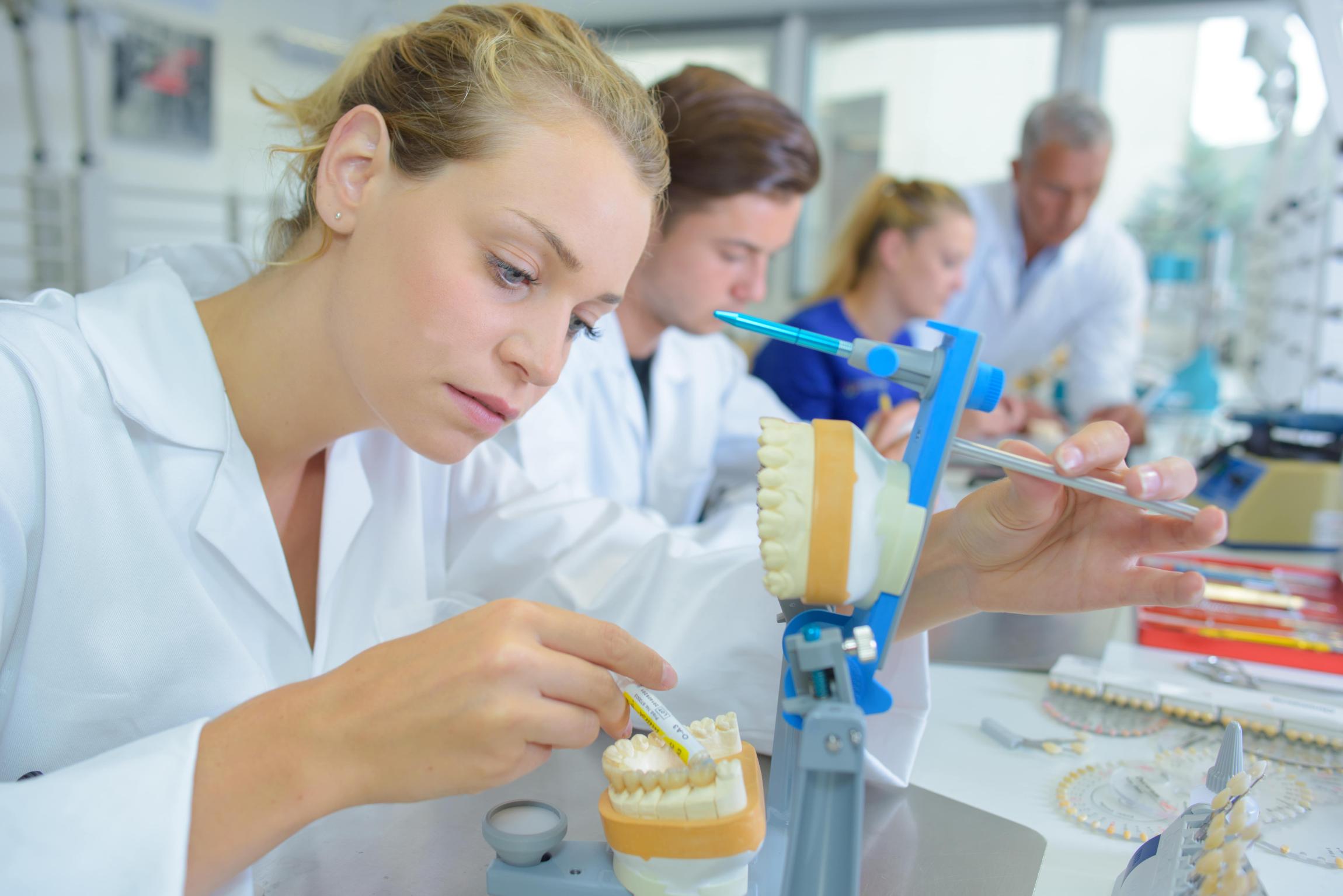 Fabrication de prothèses dentaires à Orléans - ACDO